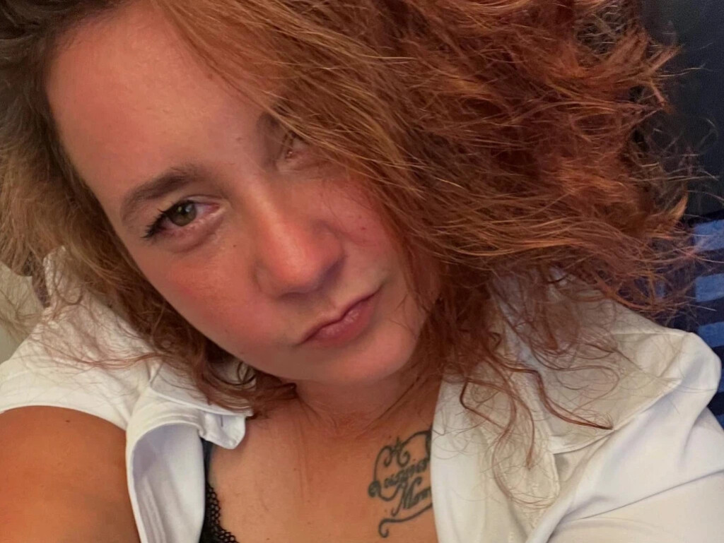 Amateurcam CurvyBunnyYoung