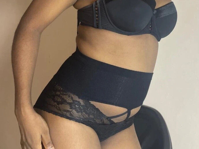 HottyNaya